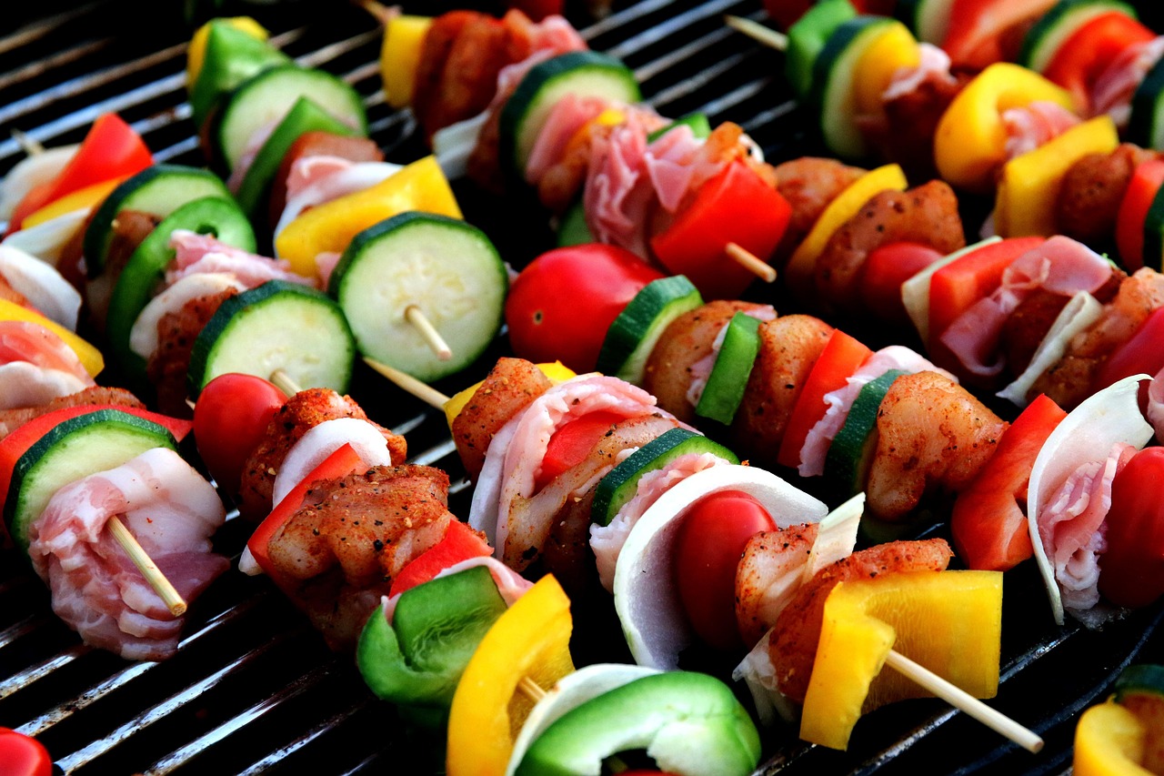 Charcoal-grilled Kurdish kebabs with flatbread — cheap and delicious street food.